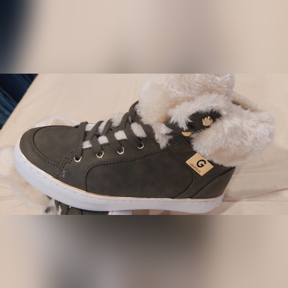 Cozy Women's Winter Boots with Faux Fur - Black and Cream - Picture 9 of 9